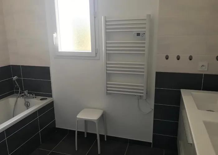 بيت للعطل Maison 8 Personnes Bourg بيسكاروس
