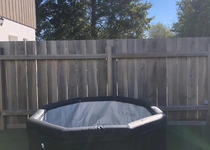 بيت للعطل Maison 8 Personnes Bourg *